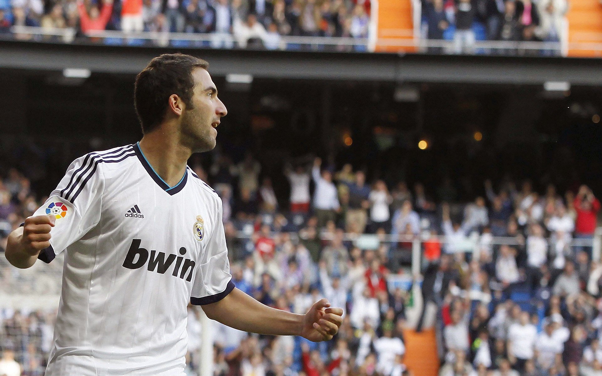 德甲争冠战之夜，巴尔韦德用一记惊世倒钩，将巨星价值刻入历史