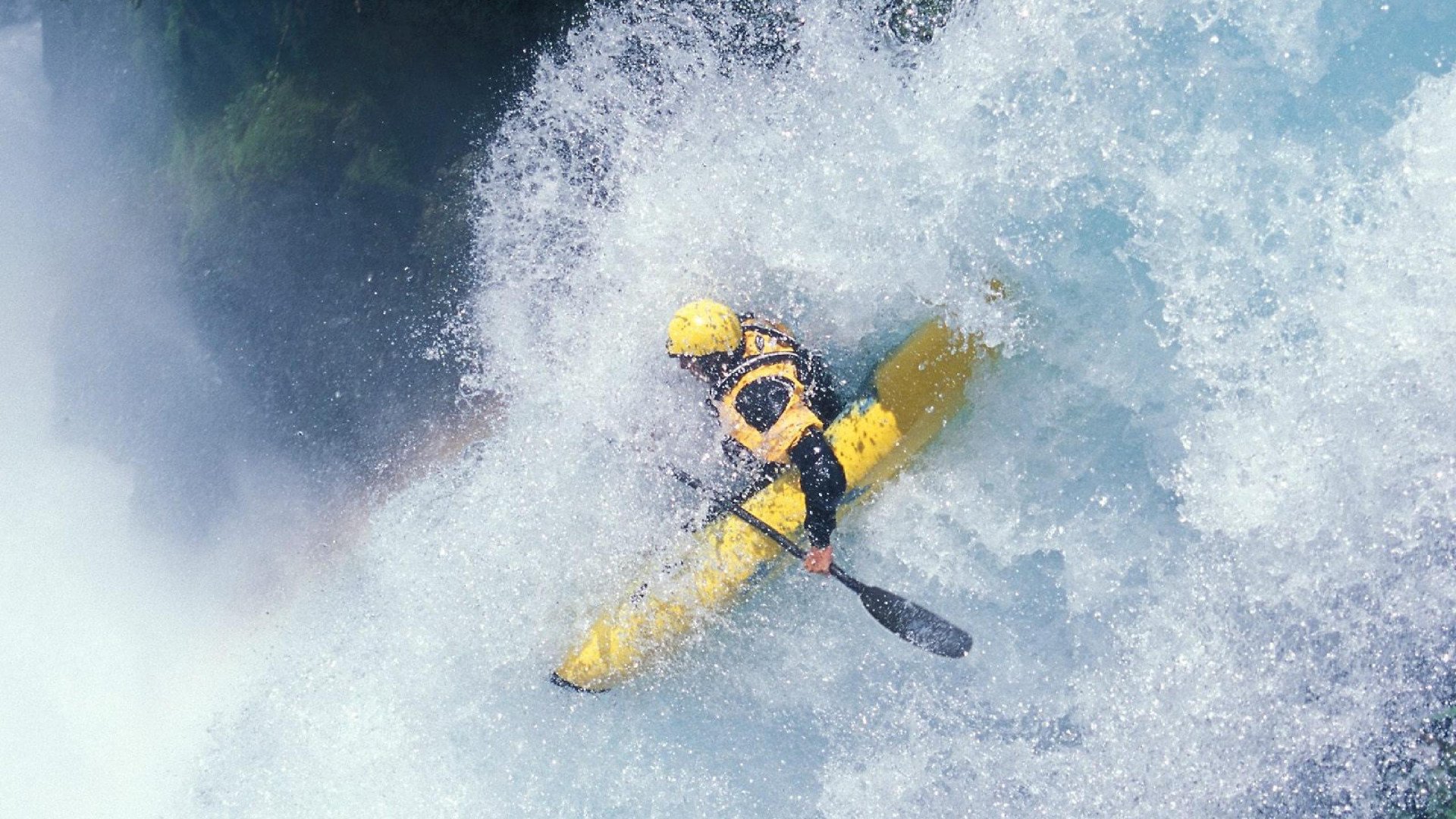 当F1银石硝烟遇上NBA极地寒战，速度与意志的双重变奏